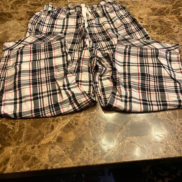 NWOT LADIES VICTORIA’S SECRET PAJAMAS - Picture 6 of 8